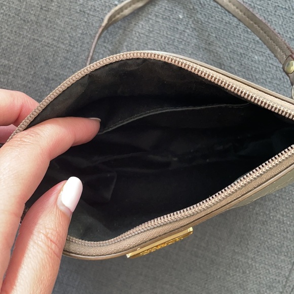 Coach Wristlet - Picture 6 of 8